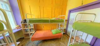Хостелы Yourhostel Olimpiyskiy Киев Кровать в общем 6-местном номере для мужчин и женщин-4